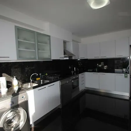 Fantastic 2 Bedroom In Centre Of Funchal *